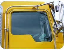 P4T BRAND Weathershield Right hand clear one piece to suit Kenworth daylite doors with Aero/Standard mirrors. Part No D105-RH